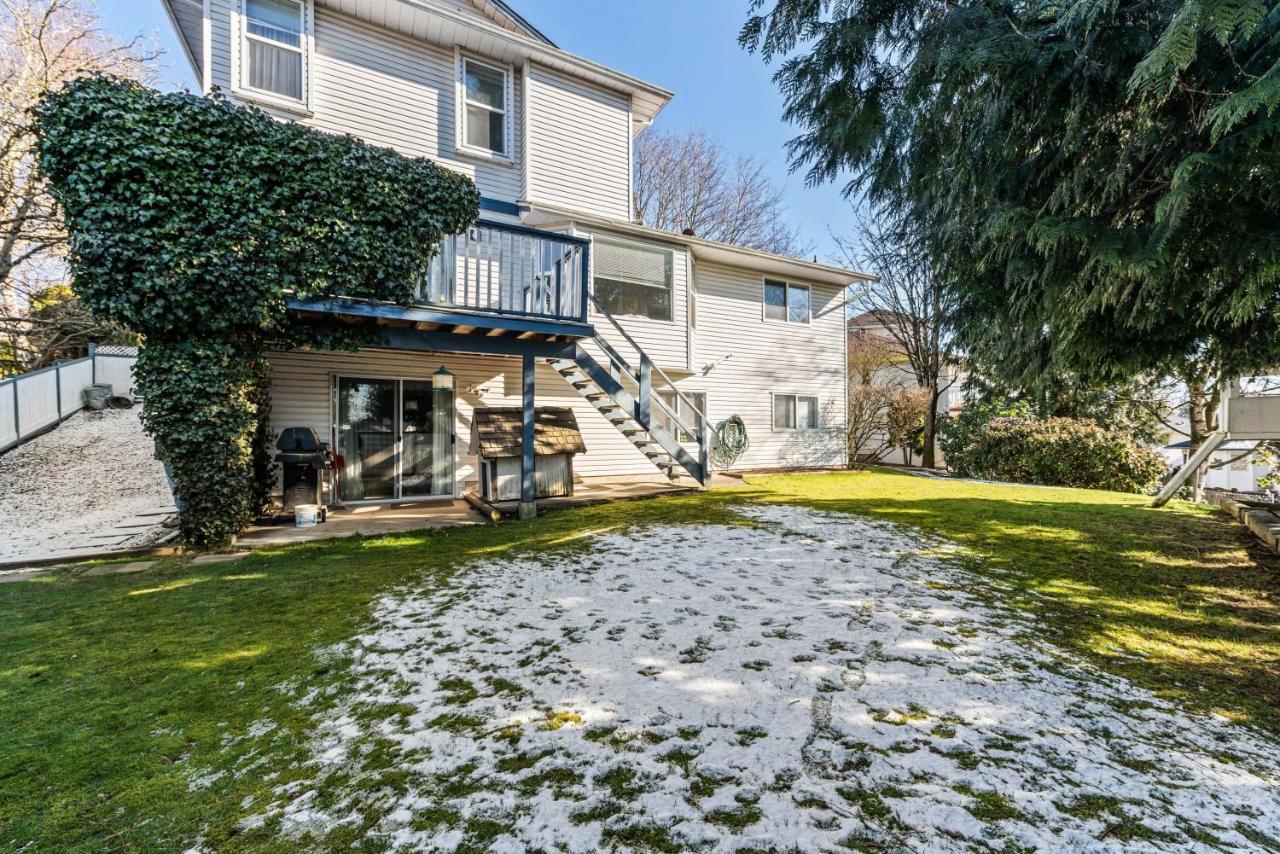 Anita'S Bed & Breakfast Private Room With Ac Abbotsford Exterior photo