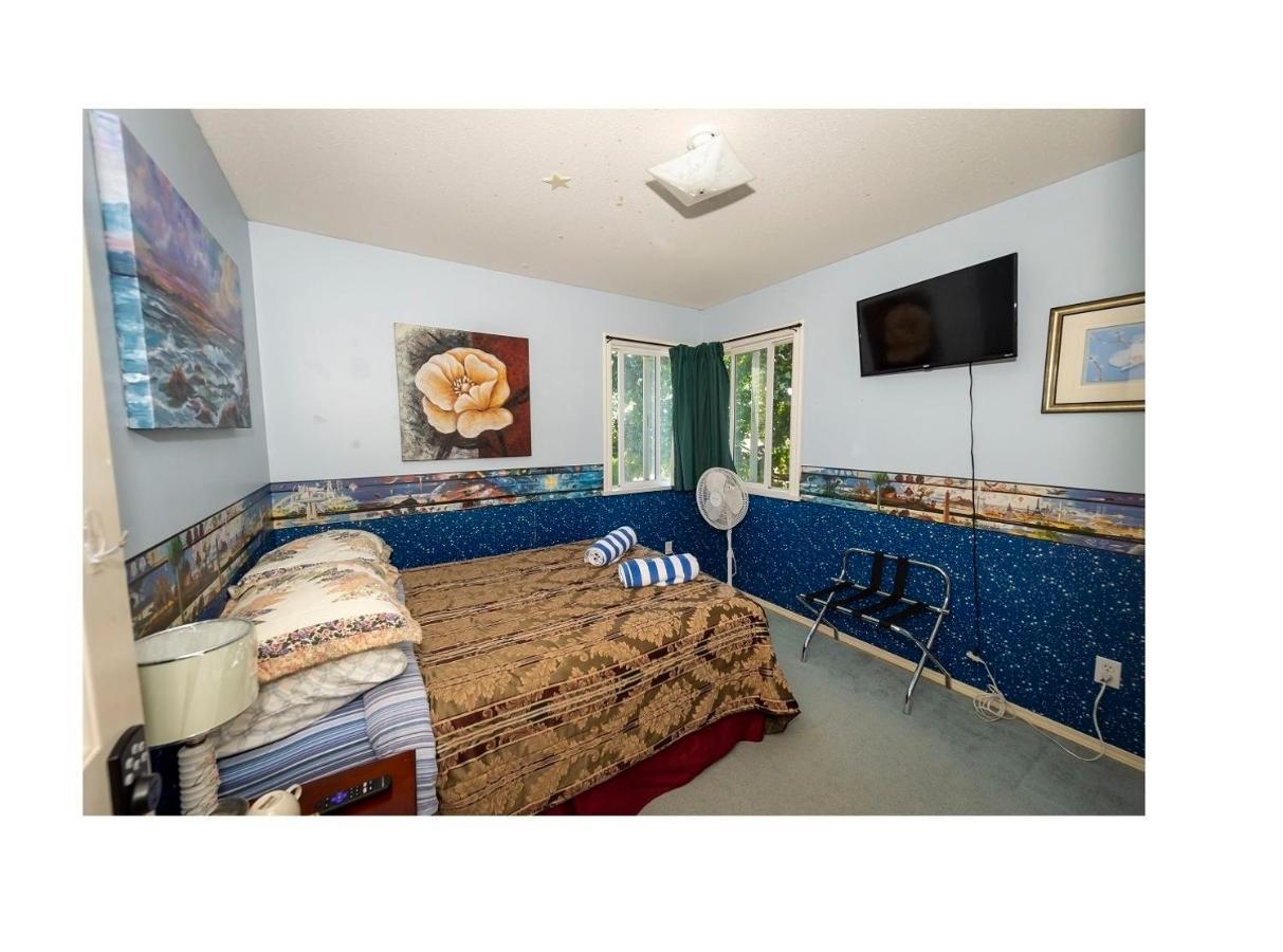 Anita'S Bed & Breakfast Private Room With Ac Abbotsford Exterior photo