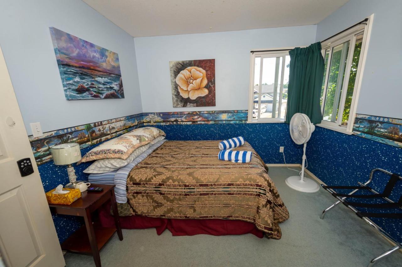 Anita'S Bed & Breakfast Private Room With Ac Abbotsford Exterior photo