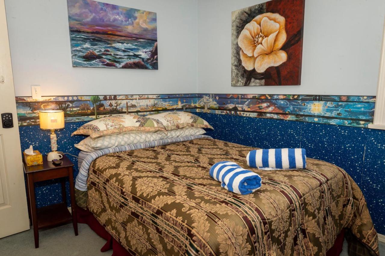 Anita'S Bed & Breakfast Private Room With Ac Abbotsford Exterior photo